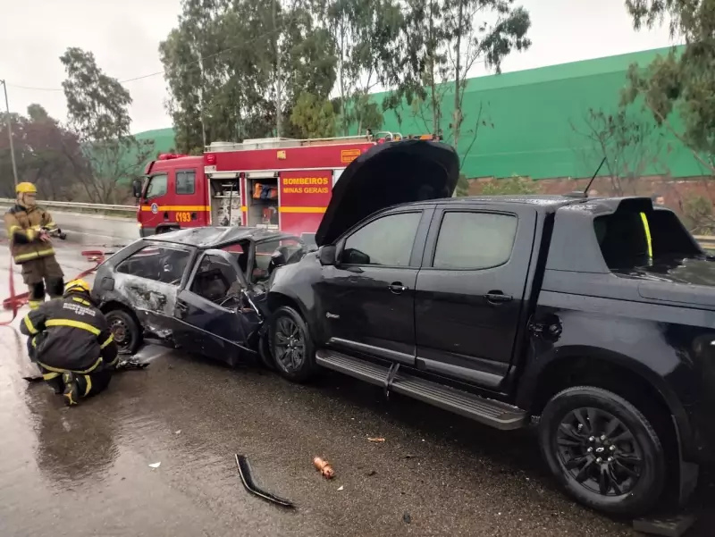 Acidente frontal na BR-040 em Paracatu deixa dois mortos e três feridos