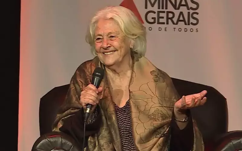 Adélia Prado deixa UTI após uma semana internada em Divinópolis