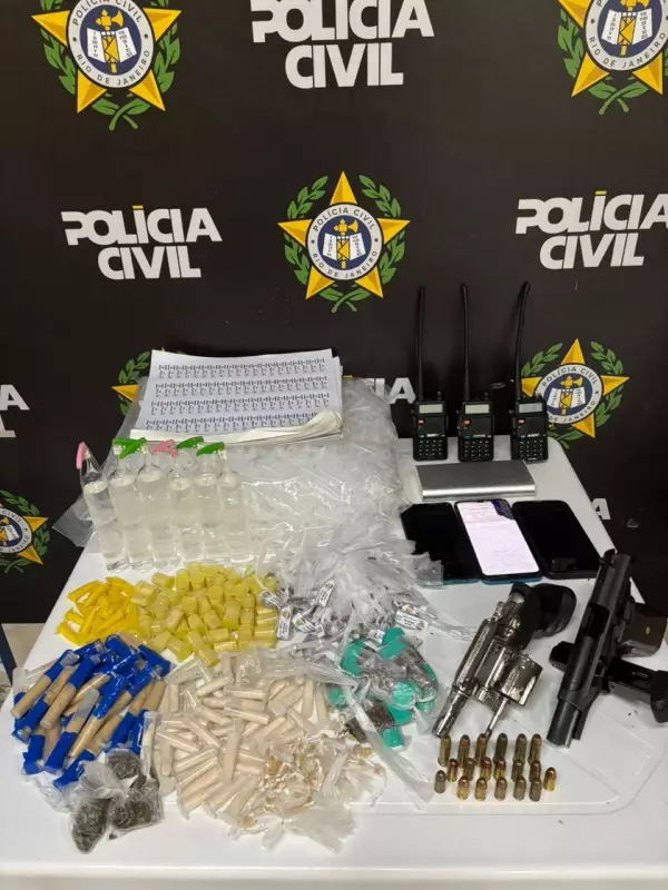 Adolescente apreendido e dois presos com drogas e armas em Barra Mansa