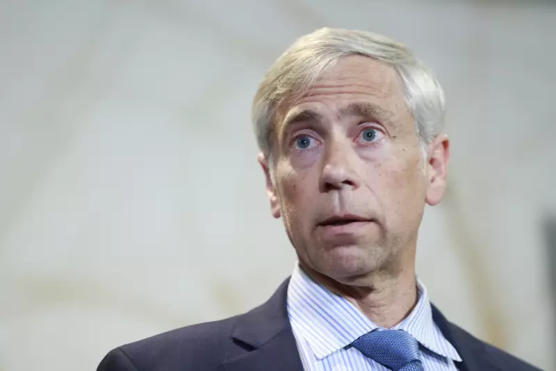 Advogado de Assange agora defende Maduro em caso de narcoterrorismo nos EUA