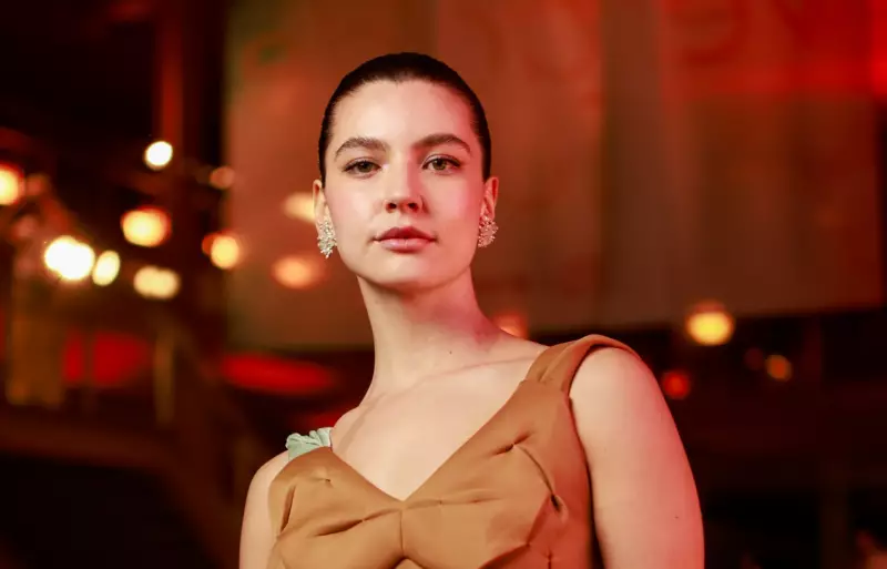 Alanis Guillen fala sobre carreira, fama e relação com produtora Giovanna Reis