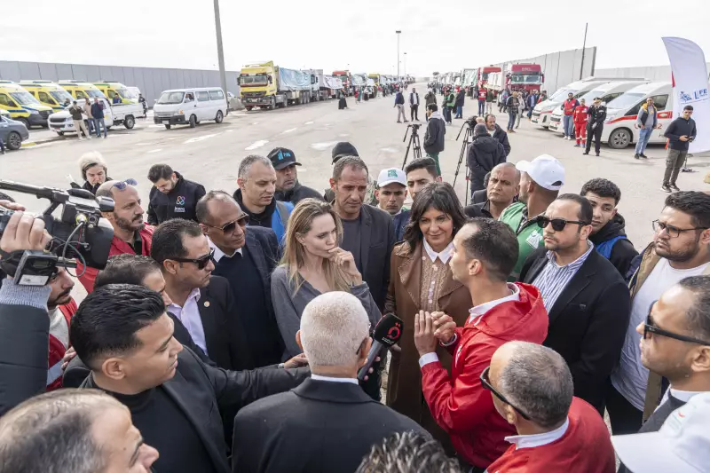 Angelina Jolie visita fronteira do Egito com Gaza em missão humanitária