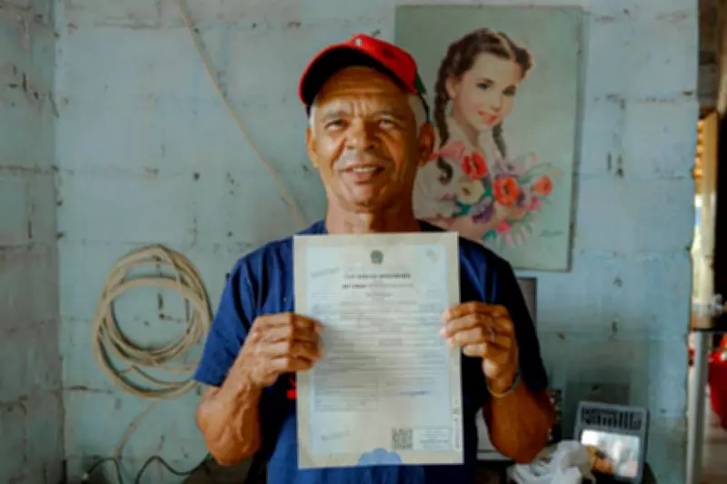 Aos 74 anos, homem reconquista certidão de nascimento após incêndio e ser dado como morto