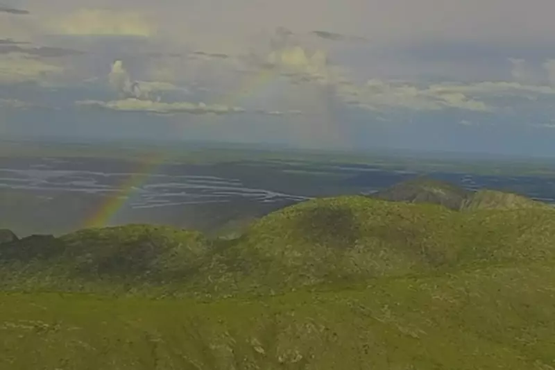 Arco-íris ilumina céu da Serra do Amolar no Pantanal durante temporal