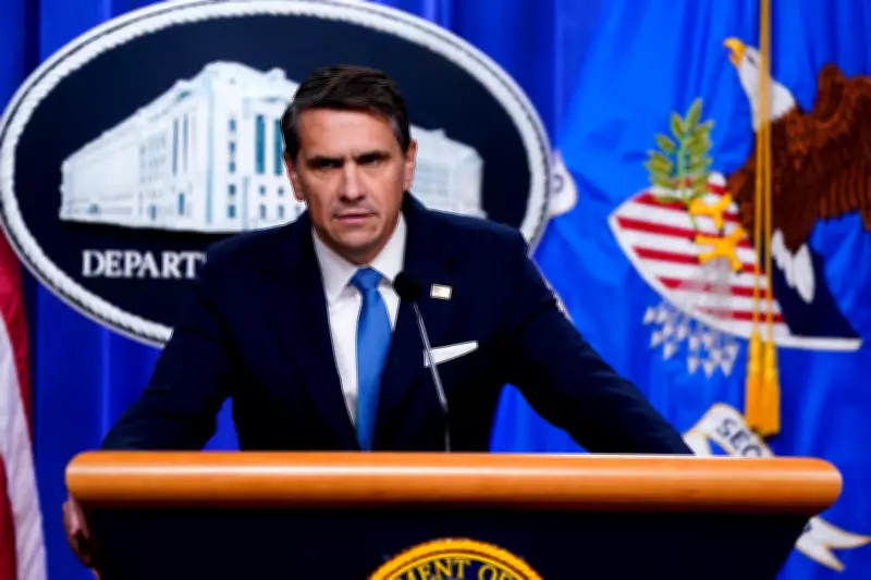 Arquivos de Epstein: vítima brasileira espera cura e e-mail de Musk é revelado