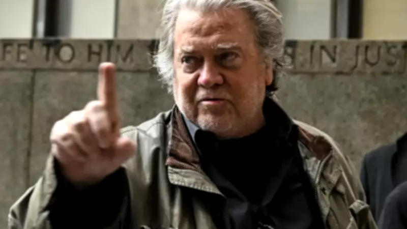 Arquivos Epstein revelam diálogo de Steve Bannon sobre manter Jair Bolsonaro nos bastidores