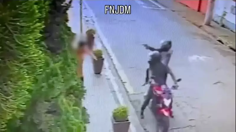 Assalto à luz do dia em Diadema: homem rendido e ameaçado por dupla em moto