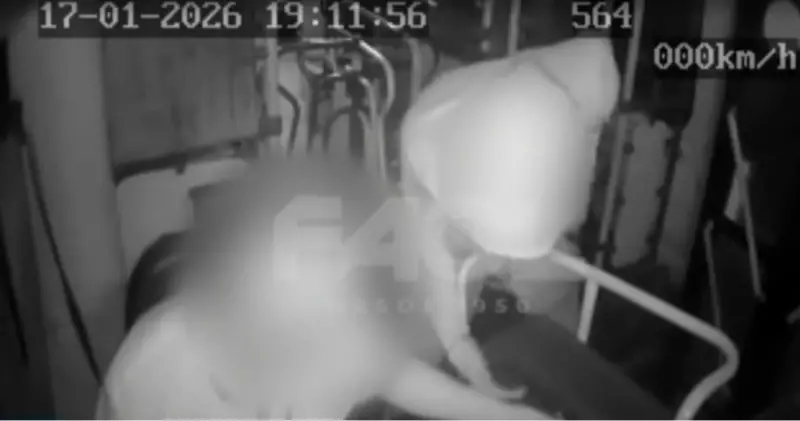 Assalto a ônibus em Nova Friburgo: motorista reage e passageiro ajuda a prender suspeito