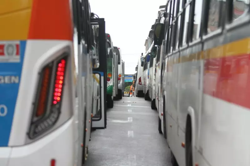 Aumento de 4,46% na passagem de ônibus do Grande Recife gera protesto e ocupação
