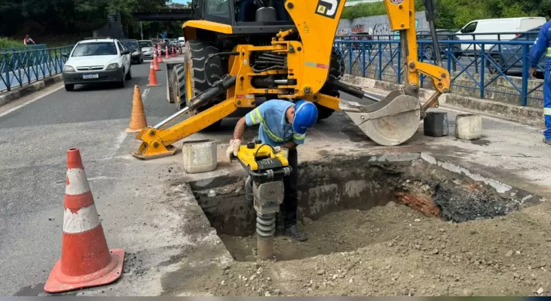 Avenida Dom Aguirre em Sorocaba tem interdição parcial após asfalto ceder
