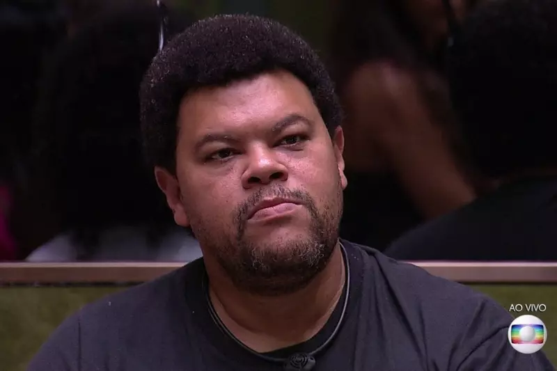 Babu Santana dá aula contra homofobia no BBB26 após grito de torcida de Matheus