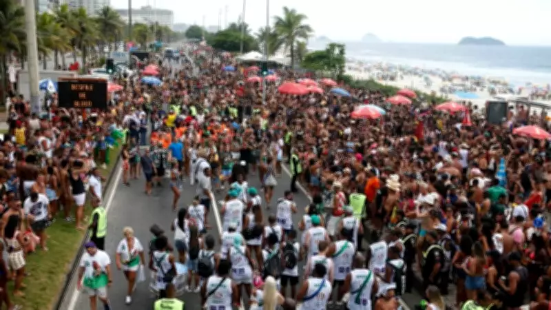 Banda dos Amigos da Barra abre carnaval com enredo animal e samba na orla