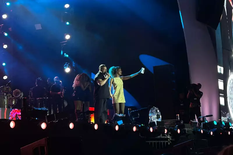 Belo Homenageia Casal de 'Três Graças' em Show no Festival de Verão de Salvador