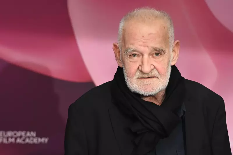 Béla Tarr, mestre do cinema lento e diretor de 'Sátántangó', morre aos 70 anos
