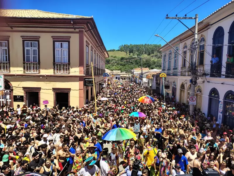 Bloco Juca Teles Anima Milhares na Abertura do Carnaval de São Luiz do Paraitinga