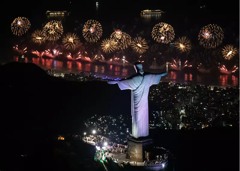 Brasil registra 111 mil turistas em 3 dias e tem 'efeito Réveillon' em 2025