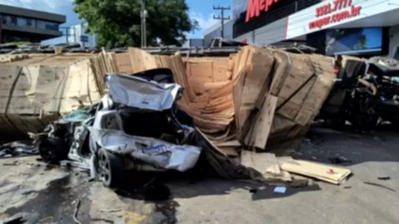 Caminhão desgovernado atinge oito veículos e deixa dez feridos em Chapecó, SC
