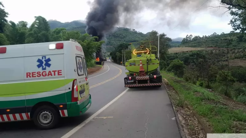 Caminhão pega fogo na BR-116 em Caratinga e interdita rodovia