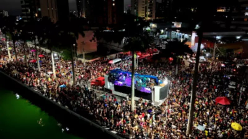 Campina Folia 2026 atrai multidões no Carnaval de rua de Campina Grande