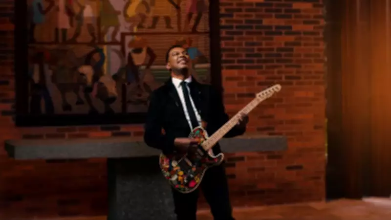 Cantor gospel Marquinhos Gomes se apresenta em culto de aniversário de Macapá