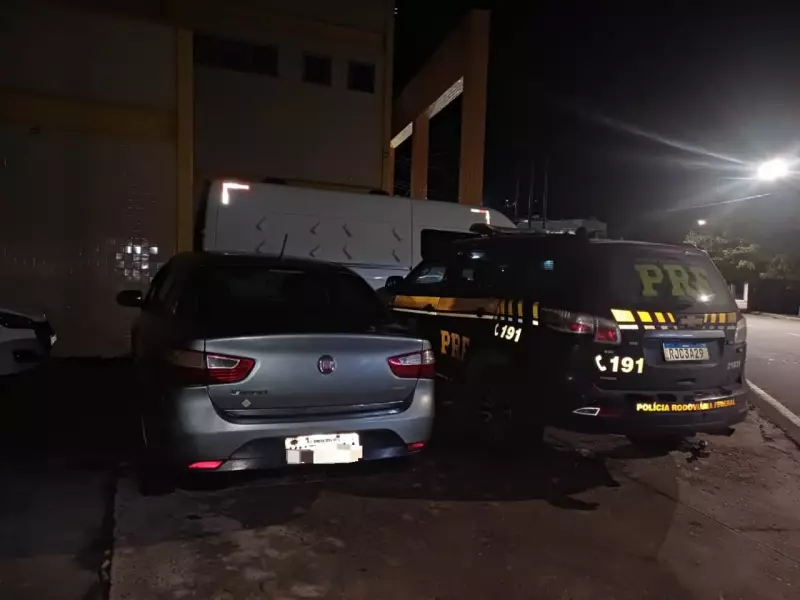 Carro furtado em Angra dos Reis é recuperado pela PRF na Via Dutra, em Barra Mansa