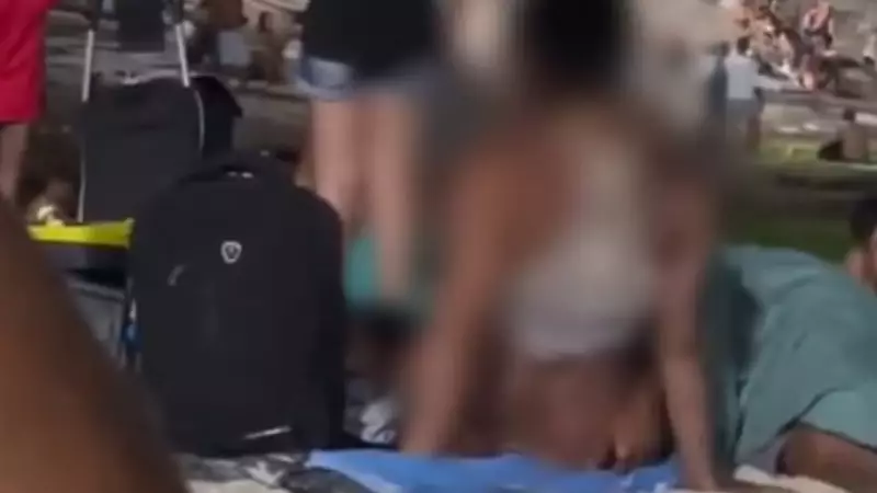 Casal é abordado por PM após suspeita de ato sexual na praia do Arpoador, no Rio