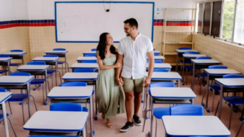 Casal revive romance escolar em ensaio de pré-casamento no Recife