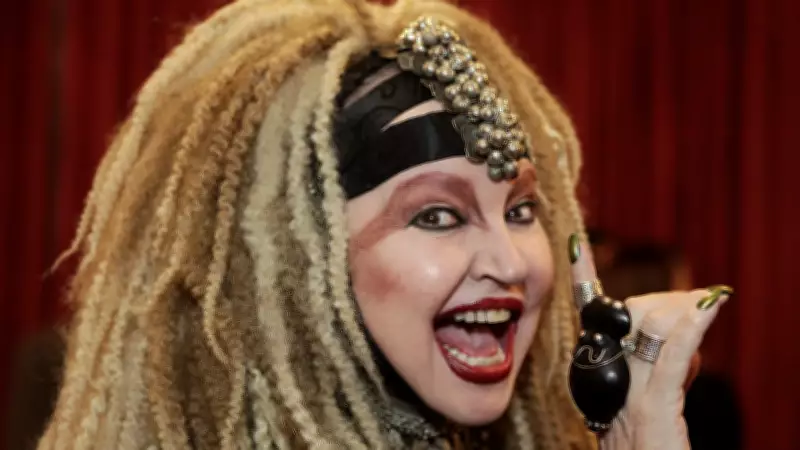 Celebridades que faleceram após cirurgias: riscos e casos famosos