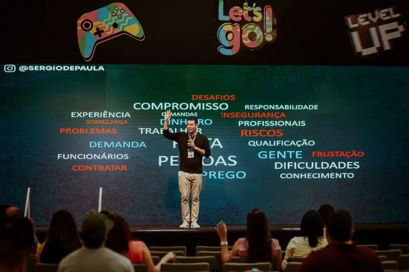 CEO da Vox2You conduz workshop prático para transformar comunicação em habilidade treinável