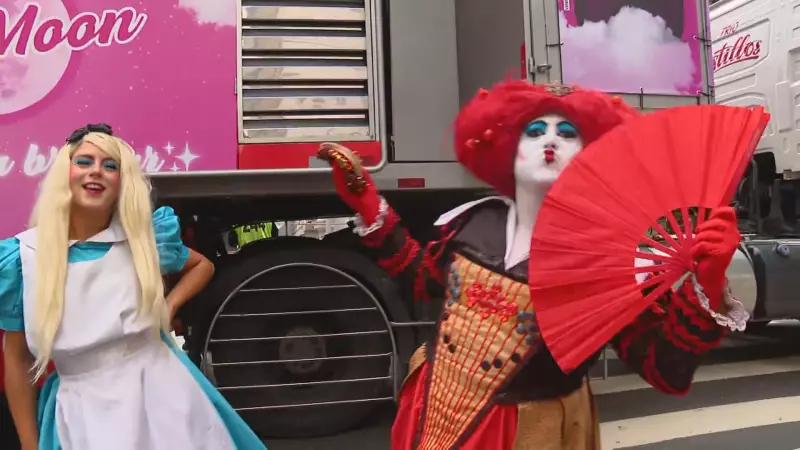 Chá da Alice transforma Centro do Rio em País das Maravilhas no pré-Carnaval