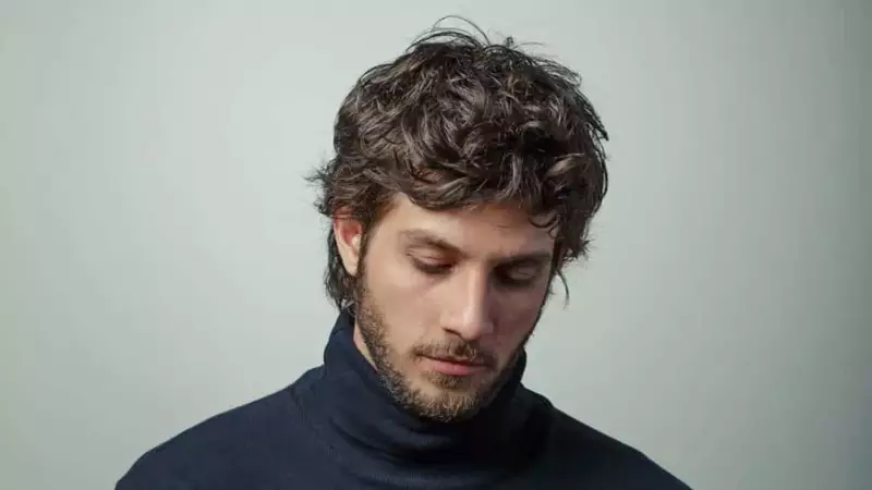 Chay Suede estreia no teatro com monólogo autobiográfico no Rio