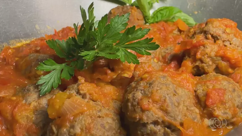Chef ensina receita de almôndega suada com molho fresco em Nova Veneza