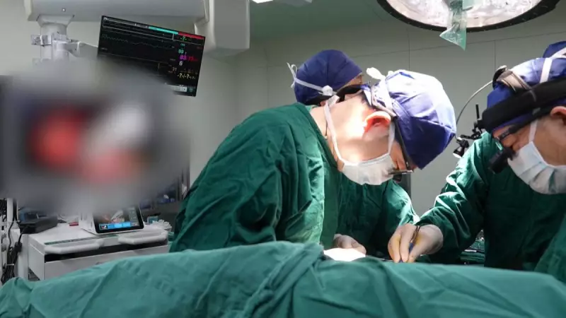 China realiza 1º transplante de coração com corte de 8 cm, sem quebrar ossos
