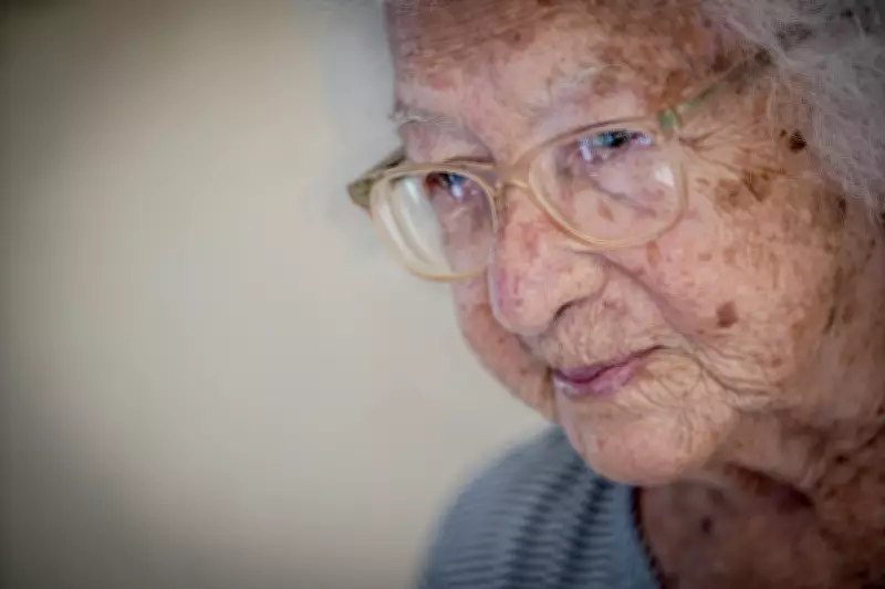 Como combater a solidão na velhice? Especialista em longevidade responde