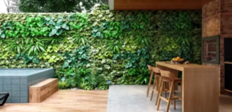 Como Transformar Jardins e Varandas para o Verão com Conforto e Estética