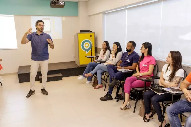 Comunicação Eficaz na Liderança: Como a Forma de Falar Impacta Equipes e Resultados