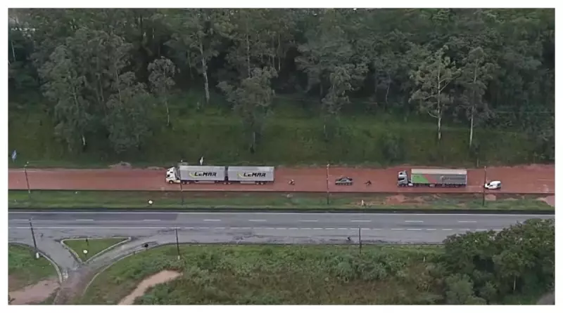 Congestionamento de 30 km na Régis Bittencourt após chuva forte