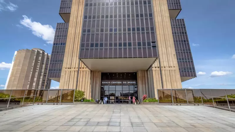 Copom decide sobre Selic com inflação desacelerada, mas serviços pressionam