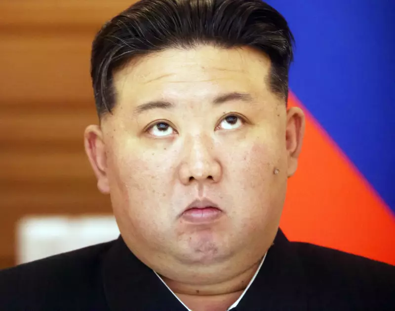 Coreia do Norte testa míssil hipersônico sob supervisão de Kim Jong-un
