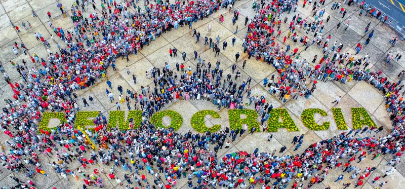 Cúpula militar marca presença em ato de Lula sobre ataques de 8 de janeiro