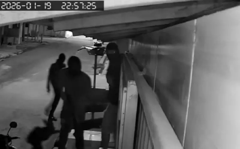 Criminosos armados e encapuzados são flagrados em São Luís do Quitunde, Alagoas