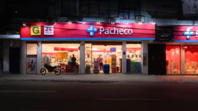 Criminosos invadem duas farmácias no Rio e roubam canetas emagrecedoras