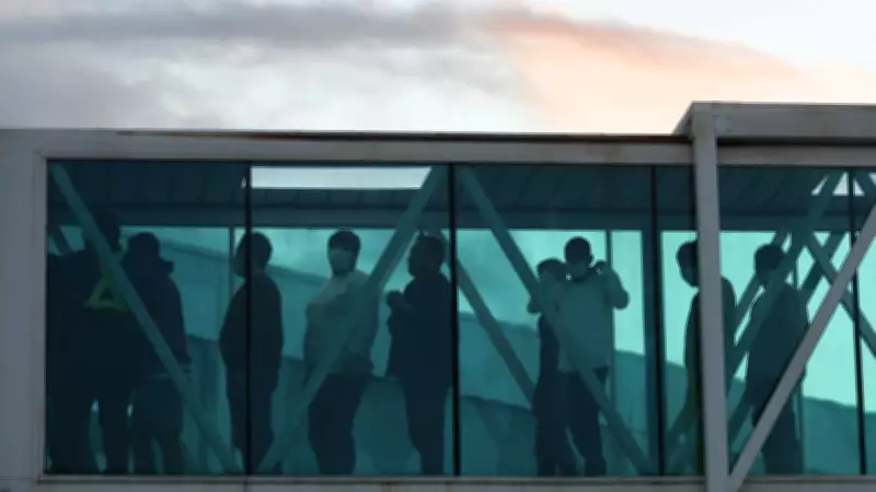 Dados do ICE revelam aumento de imigrantes sem antecedentes criminais detidos nos EUA