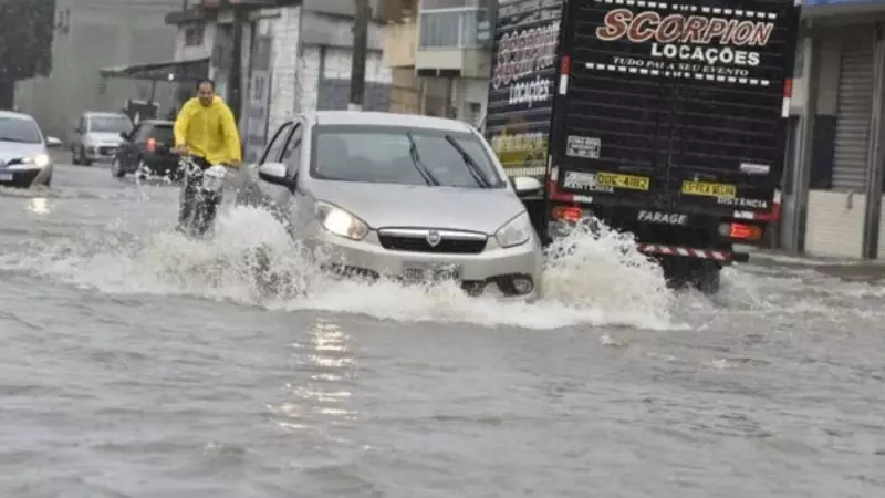 Defesa Civil alerta para chuvas intensas no ES com alertas amarelo, laranja e vermelho