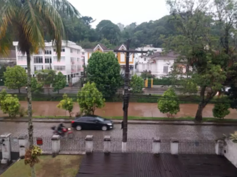 Defesa Civil de Petrópolis ativa estágio de Atenção após fortes chuvas na cidade