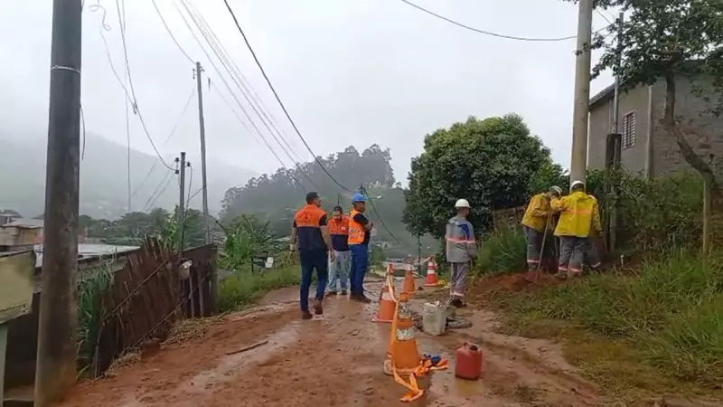 Defesa Civil intensifica vistorias em Itaperuna após risco de queda de poste