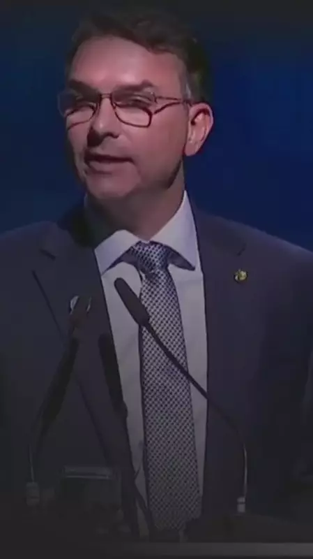 Defesa de Bolsonaro pede a Moraes autorização para visitas de parlamentares na Papudinha