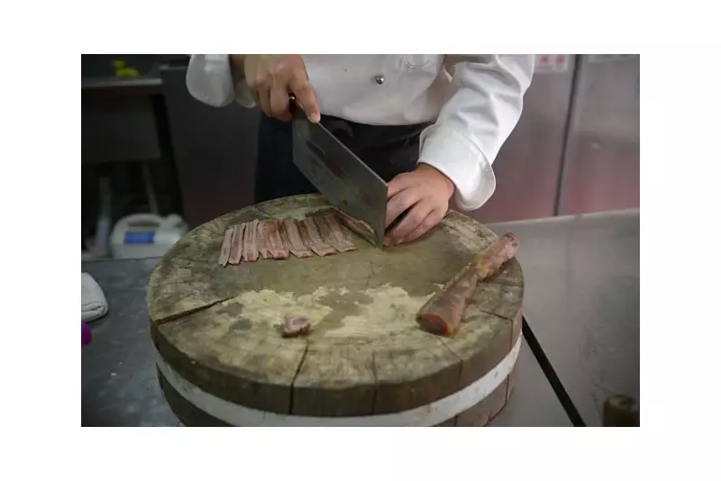 Do Brasil para a Ásia: pênis bovino é petisco para pets e afrodisíaco na culinária chinesa