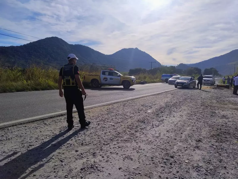 Dois acidentes graves na RJ-106 em Saquarema deixam feridos e interdições