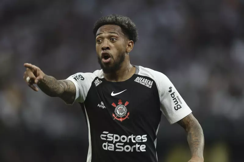 Dorival Júnior critica ausência de José Martínez no Corinthians por problemas com visto